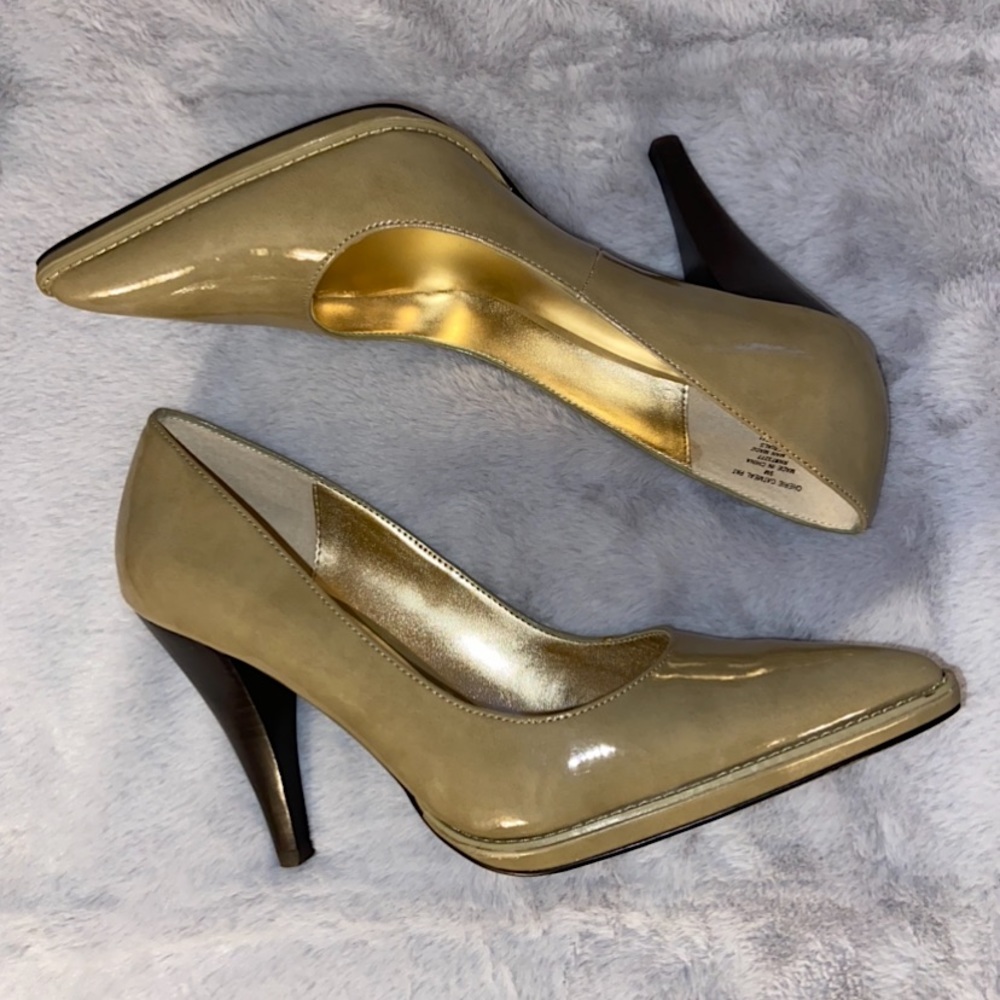 Simply Vera Vera Wang Cherie Oatmeal Patent Pumps